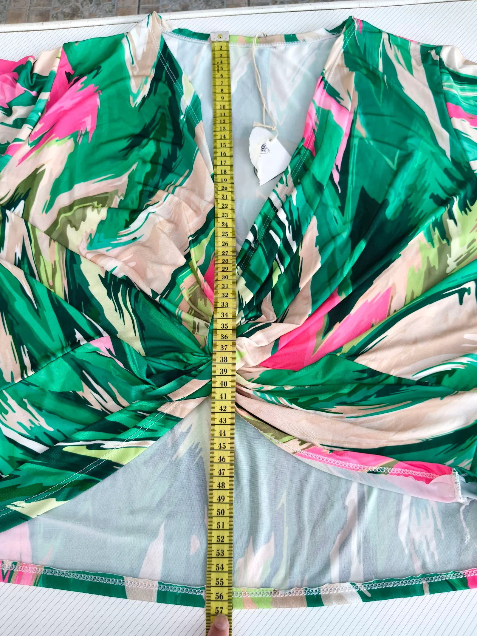 Gefluide bedrukte blouse met knoop aan de voorkant – photo 9